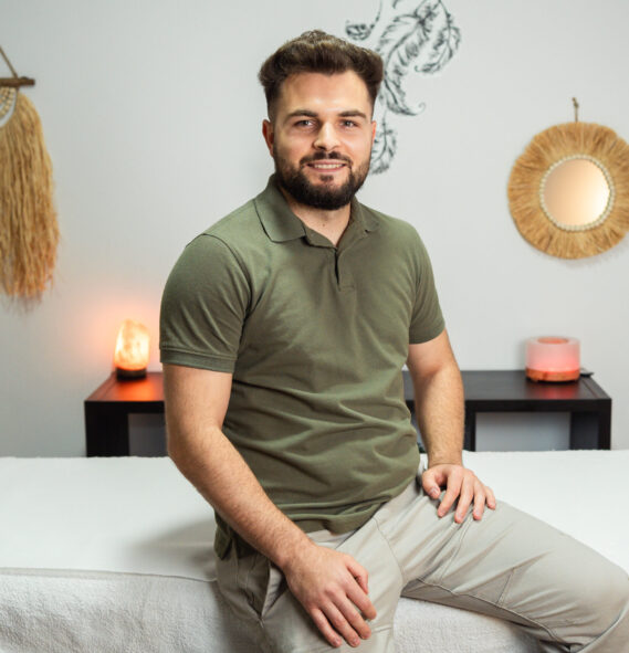 danut-pasnicu-terapeut.jpg Terapeut masaj în București, Healing Therapy